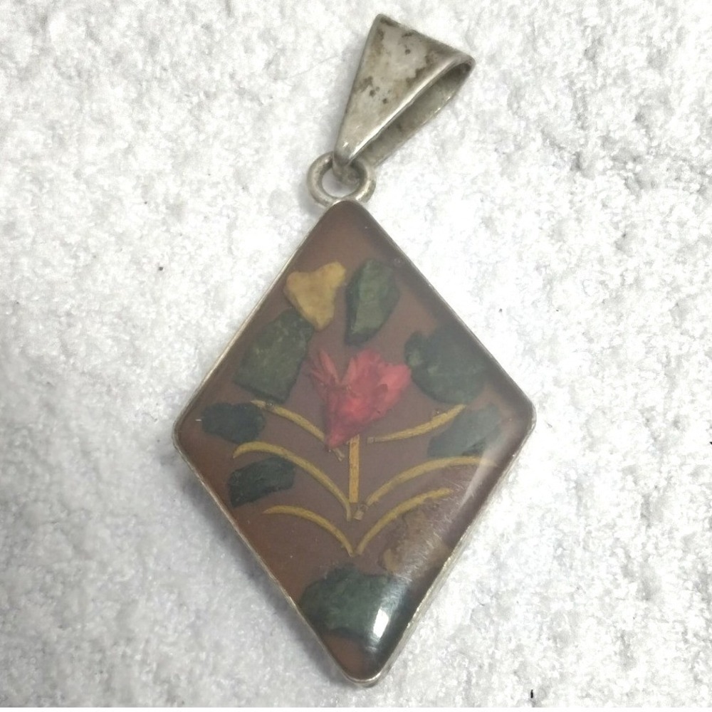 Vintage Silver Tone Diamond Rhombus Floral‎ Inlay Scrimshaw Style Pendant Brown